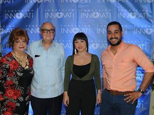 Mildred de Sánchez Noble, Luis Sánchez Noble, Yashira Peña y Sebastián Hernández.