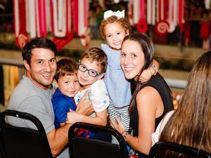 Salomon Cohen, Carlos Cohen, Noha Cohen, niña Andrea Cohen y Stefany Crivosel