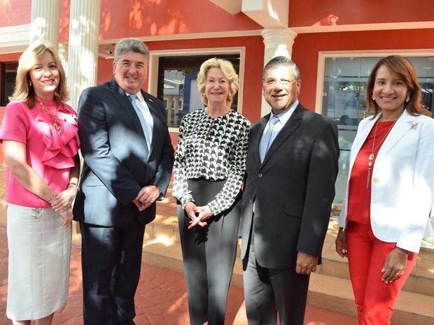 Maria W. Alvarez, Chris Campbell, Maureen Tejeda, Asif Ahmad y Zoraima Cuello.