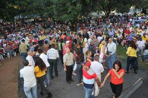 Gente en el convite. 