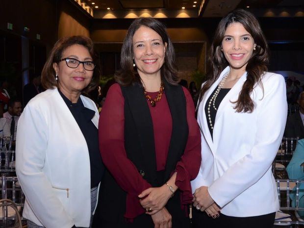 Ramona Hernández, Cina del Rosario y Arlett Montán.
