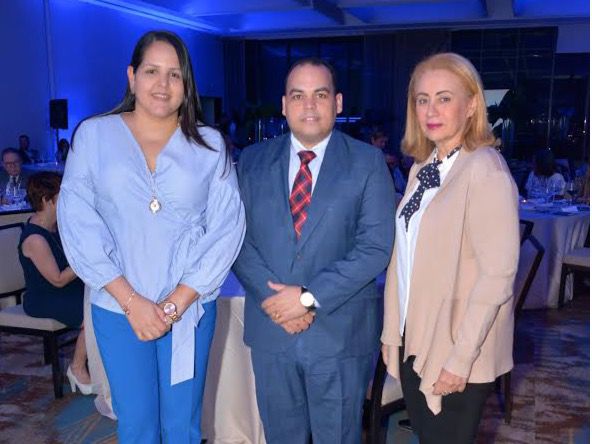 Jeniffer Pérez, Enmanuel Espinal y Cesarina Polanco. 