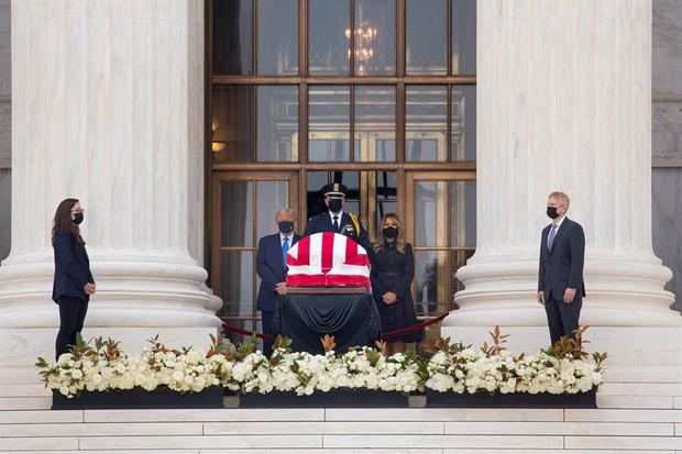 Al visitar la capilla ardiente en honor a la jueza Ruth Bader Ginsburg.