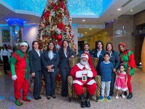 Rosario Sangiovanni (Charo) y su equipo de banquete Barcelo Santo Domingo.