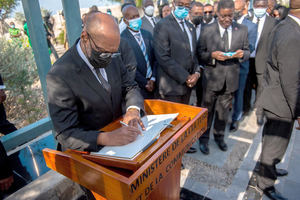 El Senado de Haití­ pide al primer ministro que entregue el poder este lunes