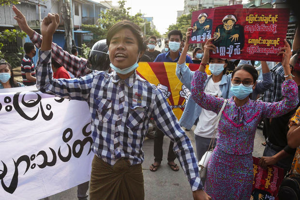 El Movimiento de Desobediencia Civil (MDC) contra la junta militar de Birmania mostró este miércoles su solidaridad con los participantes de las protestas en Colombia en las que han muerto 19 personas y más de 800 han resultados heridas.