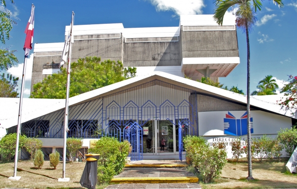 Plaza de la Cultura, pabellón para la Feria del Libro. 