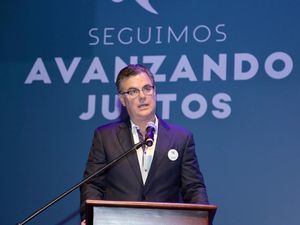 Manuel Diez, Presidente de Polyplas agradece autoridades y organismos de emergencia por el apoyo recibido al momento del accidente.