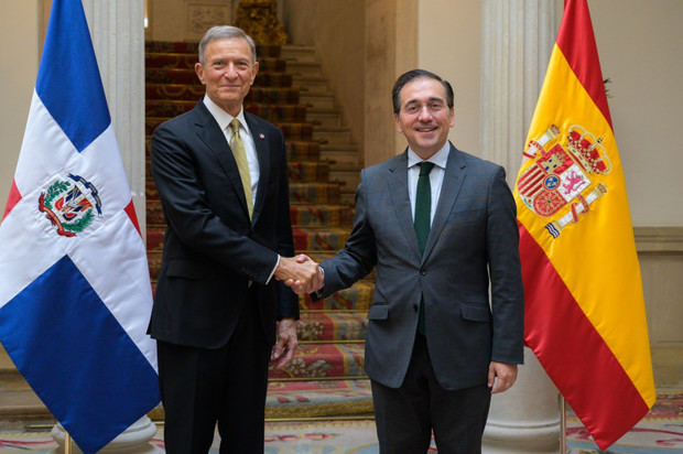 El ministro español de Asuntos Exteriores, José Manuel Albares, destacó la relación fraternal entre España y República Dominicana tras reunirse con su homólogo Roberto Álvarez.