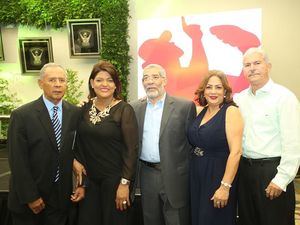 Enrique Cruz, Elvira Cruz, Lorenzo Gómez, Nancy de Madera y Franklin Madera.