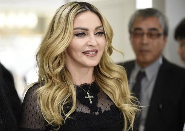 La súper estrella del pop Madonna posa durante un evento promocional.