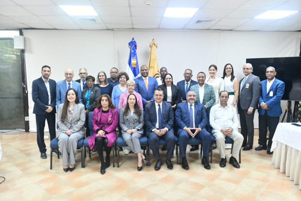 Encuentro de la Junta Central Electoral con representantes del movimiento cívico no partidista Participación Ciudadana y del Consejo de Desarrollo Económico y Social de Santo Domingo.