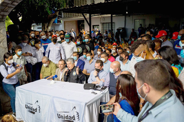 Henry Ramos Allup, líder del partido socialdemócrata Acción Democrática (AD), fue registrado este martes, durante una rueda de prensa, en Caracas, Venezuela.