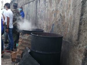 El Instituto Nacional de Protección de los Derechos del Consumidor (Pro Consumidor) prohibió hoy la práctica de hervir alimentos en tanques de hierro en el Mercado Nuevo de la avenida Duarte.