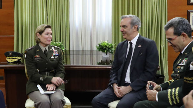 Presidente Abinader se reúne con comandante del Comando Sur EE.UU. general Laura Jane Richardson.