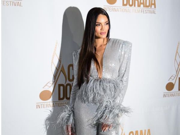 La modelo puertorriqueña Zuleyka Rivera fue registrada este jueves al posar, durante la alfombra roja del festival de cine Cana Dorada, en Punta Cana.