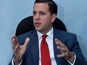 Hugo Beras anuncia renuncia irrevocable a candidatura y militancia del PRD y Moda