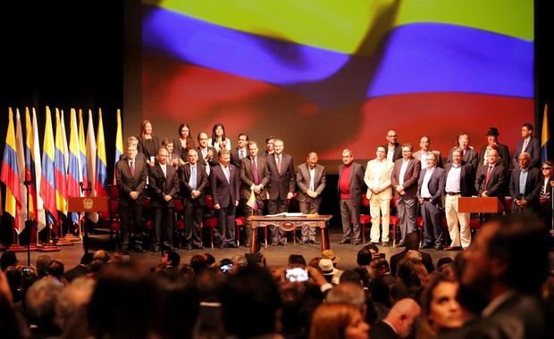 Fotografía fechada el 24 de noviembre de 2016 de la ceremonia de la firma del acuerdo de paz en Bogotá, Colombia.