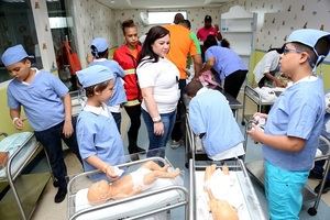 Niños participando en las actividades