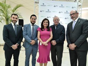 Desde la izquierda, Roberto Jiménez, Raul Ovalle, Rebeca Meléndez, Manuel González y Juan José Perelló.