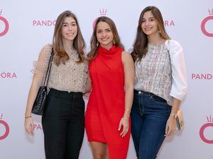 María Alejandra Antuñano, María Heinsen Bisonó y Pilar Estevez.