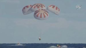 Cápsula Dragon de SpaceX retorna con éxito a la Tierra 