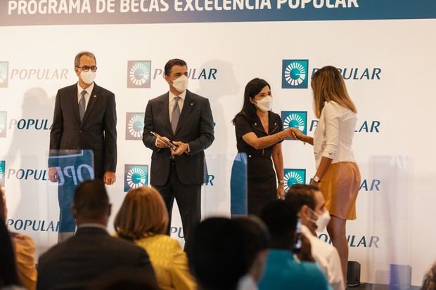 De izquierda a derecha, los señores José Mármol, Christopher Paniagua, Mariel Bera y Mariguenys Galán.