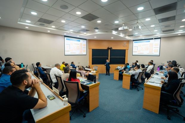 El diplomado llega a Santiago por primera vez en las nuevas instalaciones de Barna
Management School ubicadas en el Parque Industrial Eduardo León Jimenes.