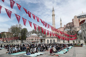Turquía inicia su primer confinamiento total ante fiesta por fin del Ramadán