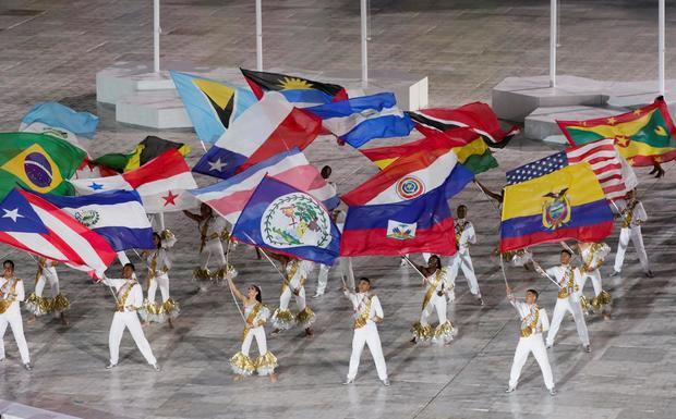 Artistas se presentan este 25 de noviembre del 2021, en la inauguración de los Juegos Panamericanos Junior en el estadio Pascual Guerrero en Cali, Colombia.