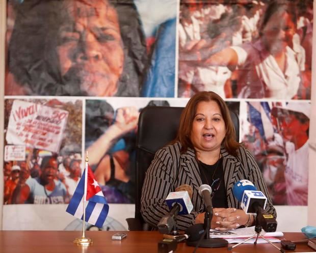 Teresa Amarelle, secretaria general de la Federación de Mujeres Cubanas (FMC), habla durante una rueda de prensa hoy en La Habana, Cuba.