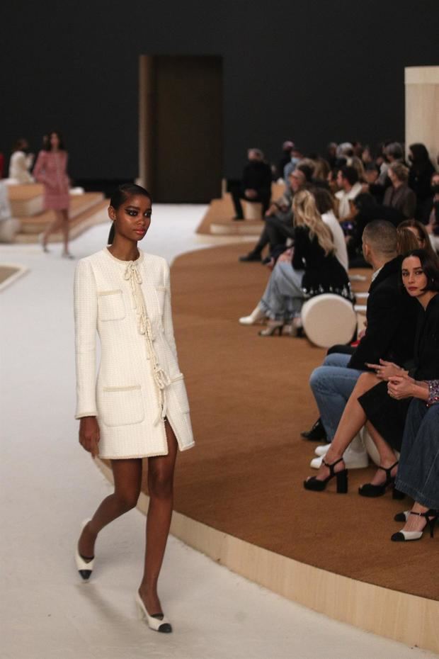 Imágen del desfile de la firma Chanel, durante la presentación de su colección de primavera-verano 2022, en la Semana de la Moda de París.