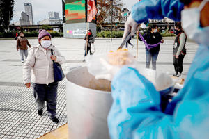Marchas y "ollas populares" en Buenos Aires para exigir alimentos y trabajo