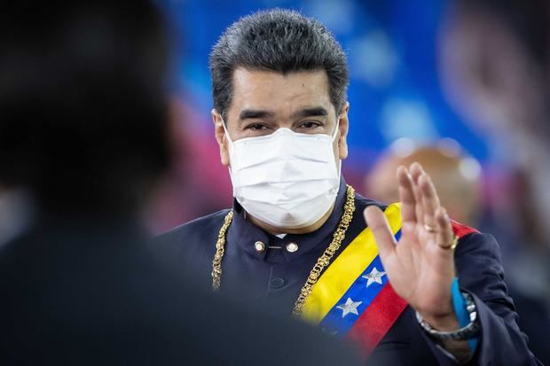 El presidente de Venezuela, Nicolás Maduro, saluda durante el acto de inicio del año judicial en el Tribunal Supremo de Justicia (TSJ), en Caracas, Venezuela.