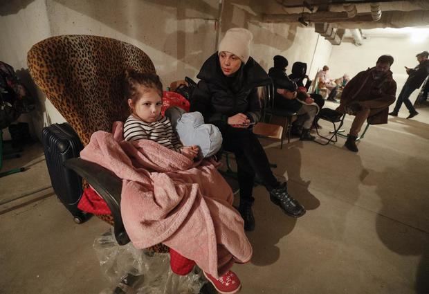 Ciudadanos en Kiev en un refugio de la capital ucraniana.
