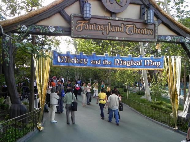 Así, los parques Disneyland Park y Disney California Adventure Park volverán a la actividad el 30 de abril, mientras que Disney's Grand Californian Hotel & Spa, que también forma parte del complejo de ocio Disneyland Resort, abrirá un día antes.