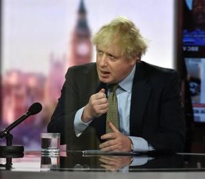 Boris Johnson avisa de un "endurecimiento" de las restricciones por la covid