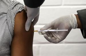 EE.UU. busca 30.000 voluntarios para el ensayo de la potencial vacuna de AstraZeneca
