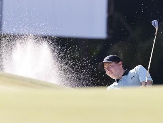 Matthew Fitzpatrick de Inglaterra England en acción durante la primera ronda del torneo WGC-Workday Championship que se juega en el campo Concession Golf Club, en Bradenton, Florida, EE.UU.