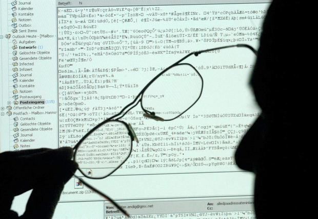 De entre todas las técnicas usadas para ganar acceso ilícito a los sistemas informáticos de una organización, una de las más comunes es el 'phishing', término inglés usado para referirse al envío de correos electrónicos a trabajadores de una empresa haciéndose pasar por un emisor de confianza.