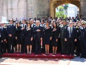 Tributo a Duarte, Sánchez y Mella: presidente Danilo Medina deposita ofrenda floral en Altar de la Patria