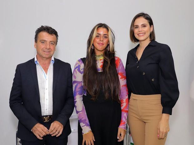 Francisco Valbimi, Julia Mahrer y Renata Soñé.