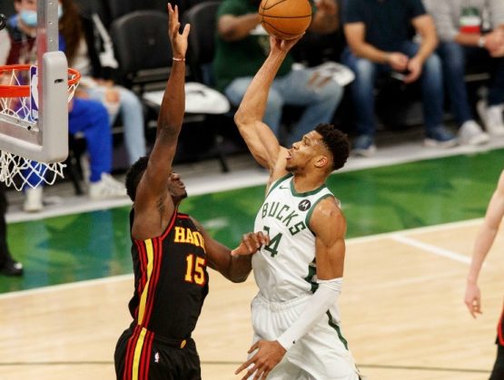 Milwaukee toma ventaja sobre Atlanta en Final del Este.