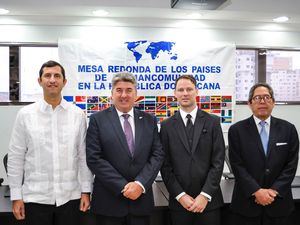 Roberto Herrera, vicepresidente del consejo de directores de la Mesa de la Mancomunidad; Chris Campbell, embajador británico; Collin Holditch, cónsul general del Canadá y Fernando González Nicolás, presidente de la Mesa de la Mancomunidad.