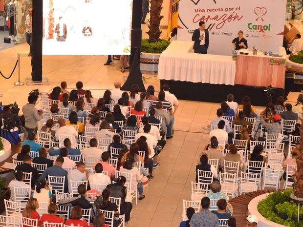 Los clientes de Farmacia Carol tuvieron la oportunidad de disfrutar del cierre de la campaña “Alerta roja por el corazón” en el atrio central de Ágora Mall.