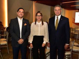 Héctor Alvarez, Margaret Guzmán y Ricardo Rizek.