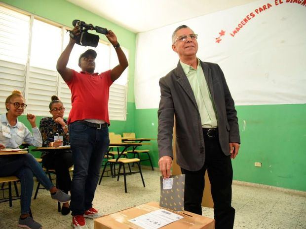 Manuel Jiménez ejerciendo el voto el pasado domingo.