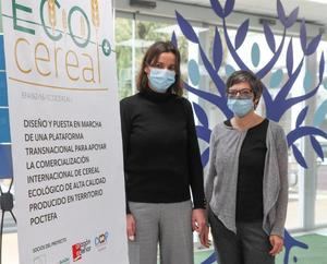 Ana de Diego (i), responsable de Desarrollo de Negocio en Fundación Parque Científico Tecnológico Aula Dei (PCTAD), y María Martín, responsable de Gestión Económica, hablan con EFE del proyecto Ecocereal+, que busca apoyar la comercialización de este tipo de grano sin que pierda su valor en un mercado que, hasta ahora, estaba 'bastante desestructurado',y que ahora facilitará la compraventa de cereal ecológico a uno y otro lado de los Pirineos. 