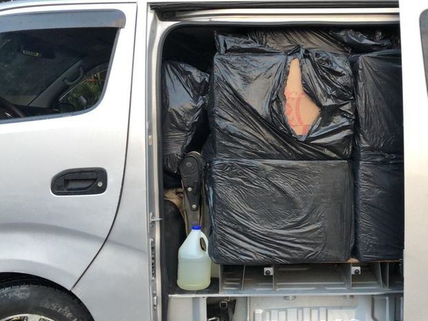 Vehículo confiscado con contrabando.