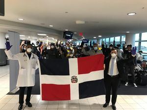 Dominicanos varados en EE. UU. regresan a RD en vuelo ferry coordinado por el Consulado Dominicano en NY